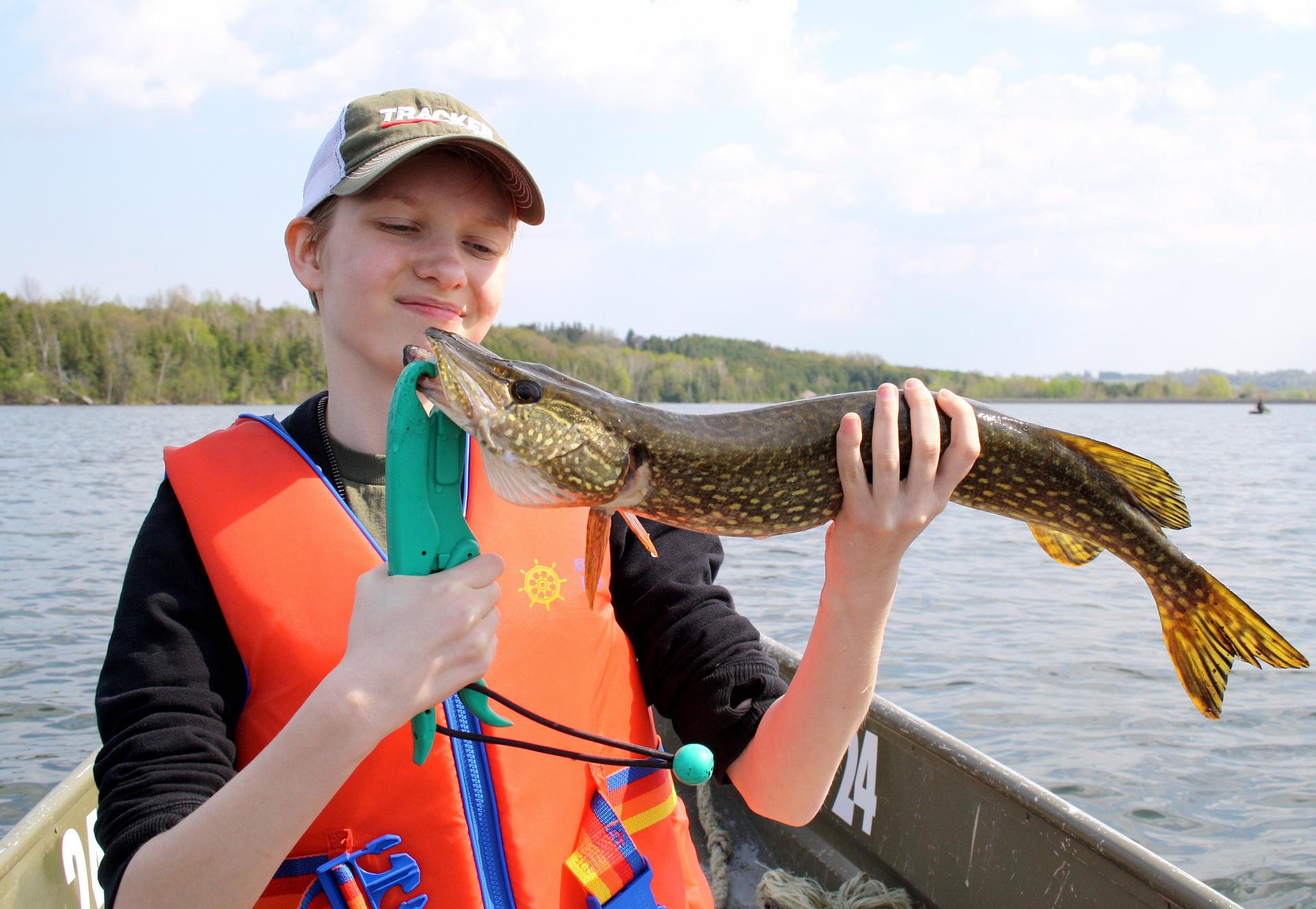 6 Ways to Get Kids Hooked on Fishing • Outdoor Canada