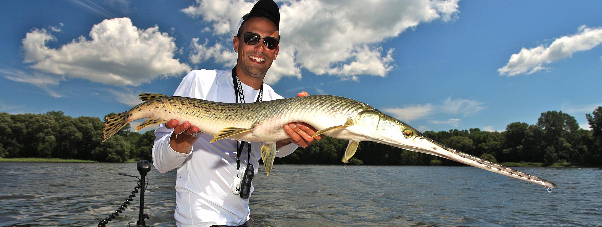 3 pro secrets for landing giant longnose gar • Outdoor Canada