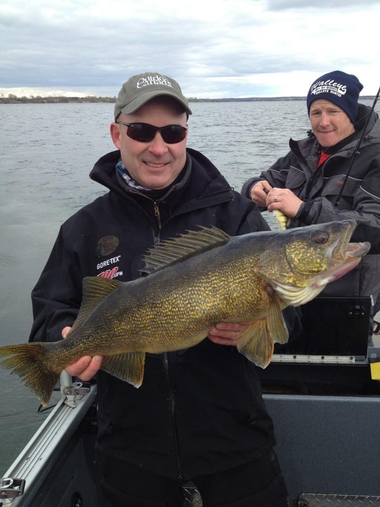 Nice fish: Yours truly and his big fish of the day, a 8-lb 7-oz bruiser (that's guide Scott Walcott behind me doing all the work).