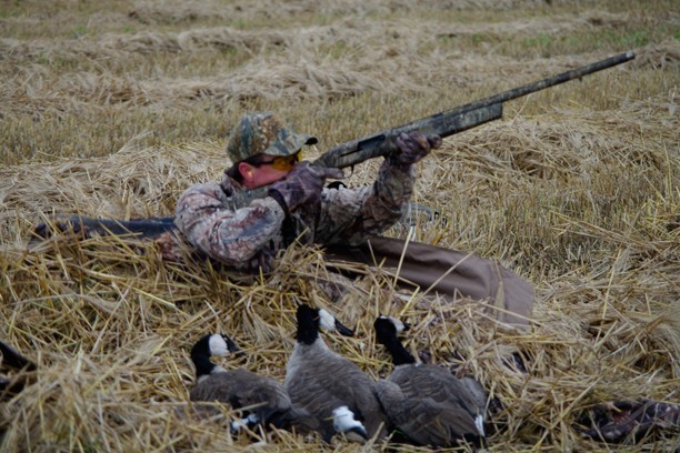 Does steel shot affect lead distance when goose hunting?