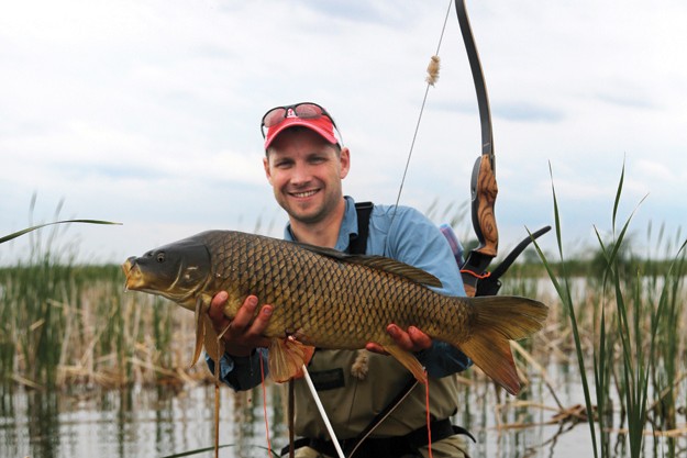 How to hunt giant carp with a bow & arrow