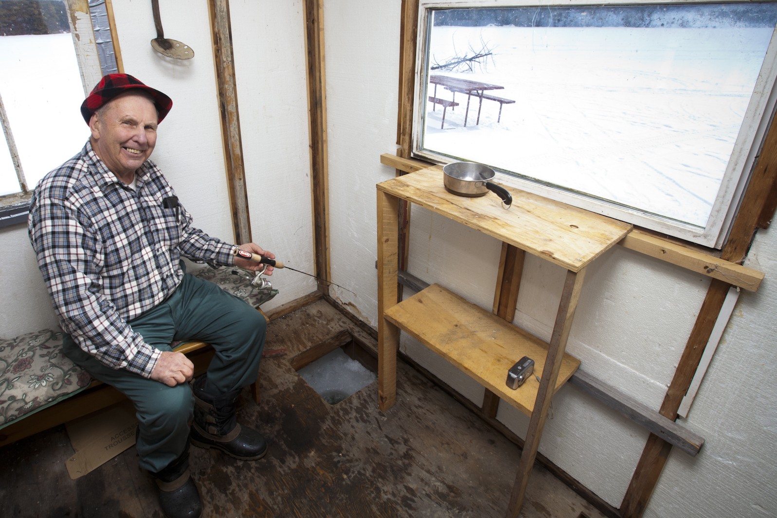 Ice fishing in Explorers’ Edge: Bait and tackle shops