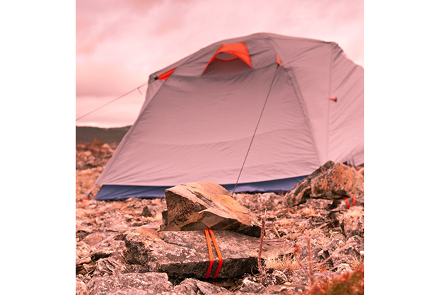 How to anchor a tent on rocky surfaces