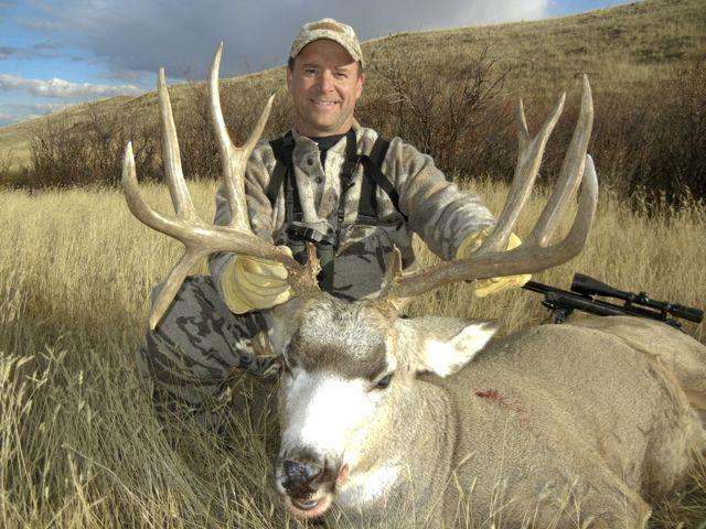 The author and his big atypical mule deer buck. Credit: Kevin Wilson.