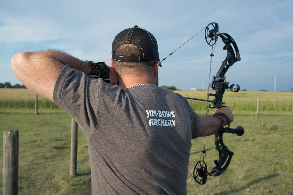 Holding your bow a full draw requires strong healthy back muscles. Credit: nuttallphotos.com