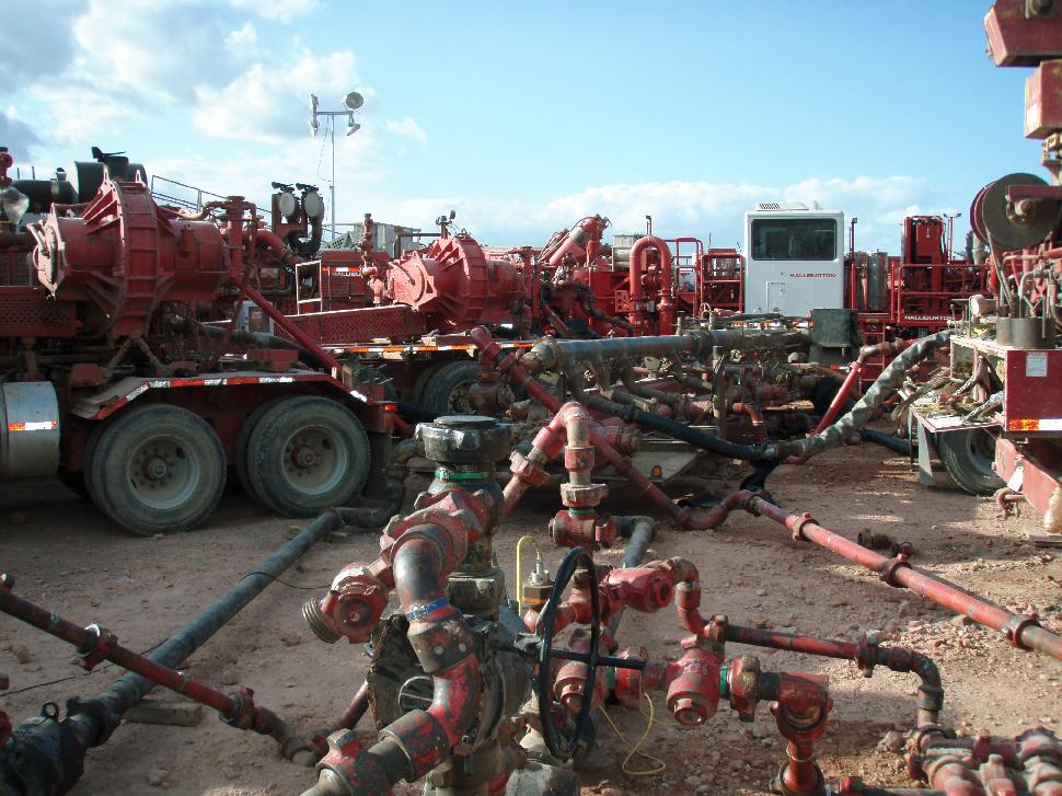 Halliburton fracturing operation in North Dakota’s Bakken Formation. Credit: Joshua Doubek.