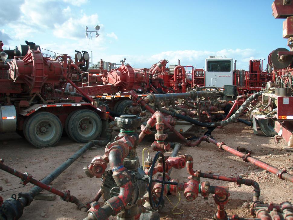 Halliburton fracturing operation in North Dakota’s Bakken Formation. Credit: Joshua Doubek.