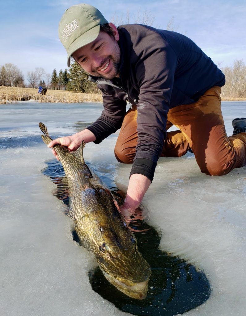 How to make an on-ice livewell for perfect live releases • Outdoor Canada