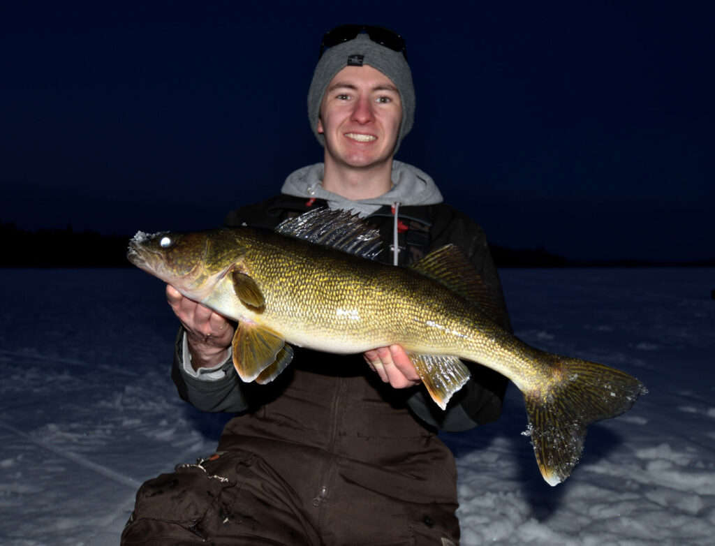 How to set up the perfect deadstick presentation for sluggish winter walleye  • Outdoor Canada