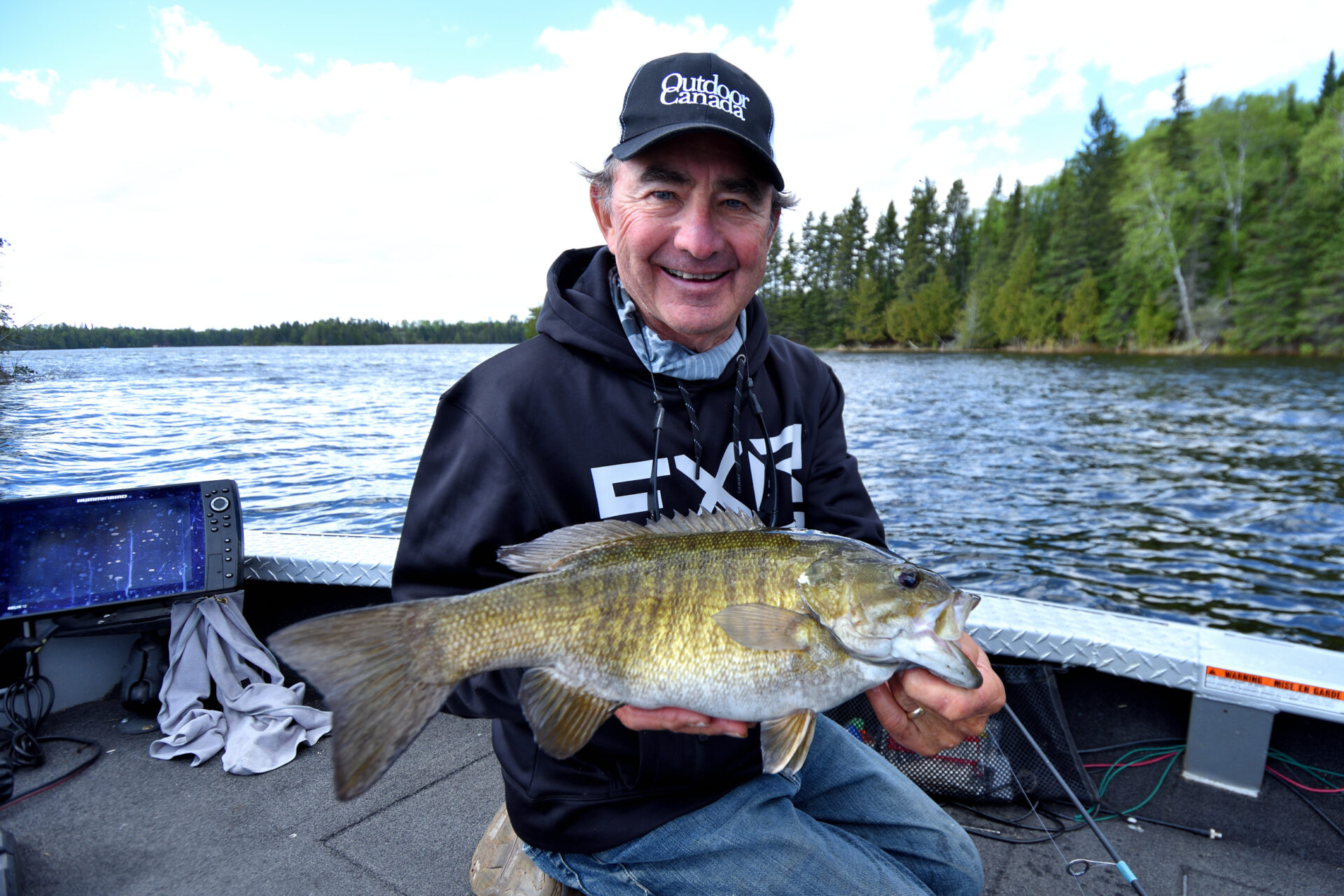 Expert strategies for slamming walleye, bass and whitefish during the  mayfly hatch • Outdoor Canada