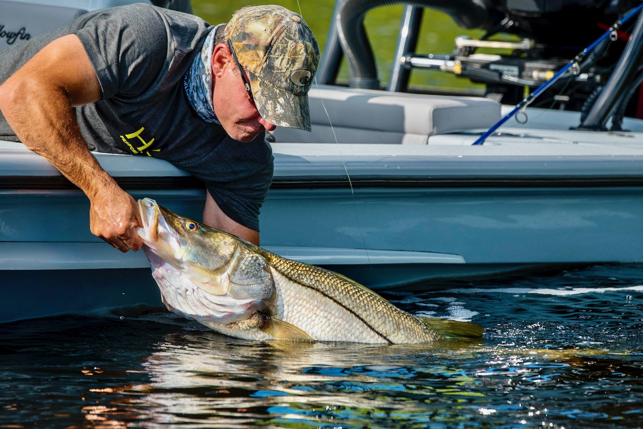 Blue Fish Radio: Pro angler and TV host Capt. Tom Rowland talks  catch-and-release & proper fishing handling • Outdoor Canada